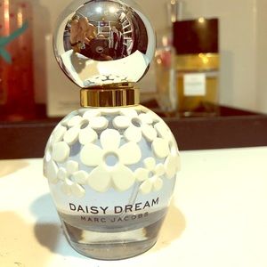 Daisy Dream by Marc Jacobs